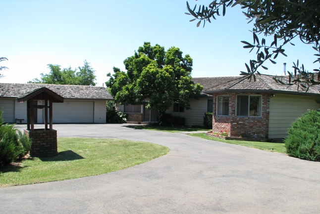 6754 Clearview Dr. Anderson CA - Entry